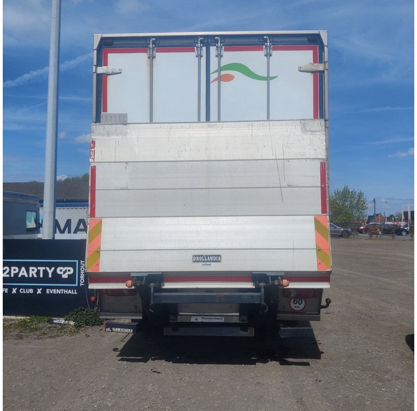 Renault Midlum-With-Hanging-Work-In-The-Fridge - Camion frigorifique: photos 5 Renault Midlum-With-Hanging-Work-In-The-Fridge - Camion frigorifique: photos 5