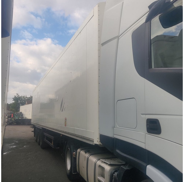 Schmitz Cargobull SKI 24 - Semi-remorque fourgon: photos 4 Schmitz Cargobull SKI 24 - Semi-remorque fourgon: photos 4