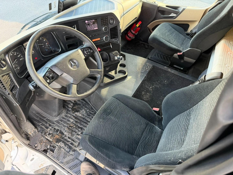 Tracteur routier Mercedes-Benz Actros 1845 - 13L ENGINE - STREAMSPACE - FRIGO - SPOILERS - *874.000km* - GOOD CONDITION: photos 8 Tracteur routier Mercedes-Benz Actros 1845 - 13L ENGINE - STREAMSPACE - FRIGO - SPOILERS - *874.000km* - GOOD CONDITION: photos 8
