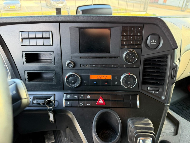 Tracteur routier Mercedes-Benz Actros 1845 - 13L ENGINE - STREAMSPACE - FRIGO - SPOILERS - *874.000km* - GOOD CONDITION: photos 10 Tracteur routier Mercedes-Benz Actros 1845 - 13L ENGINE - STREAMSPACE - FRIGO - SPOILERS - *874.000km* - GOOD CONDITION: photos 10