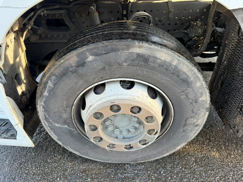 Tracteur routier Mercedes-Benz Actros 1845 - 13L ENGINE - STREAMSPACE - FRIGO - SPOILERS - *874.000km* - GOOD CONDITION: photos 15 Tracteur routier Mercedes-Benz Actros 1845 - 13L ENGINE - STREAMSPACE - FRIGO - SPOILERS - *874.000km* - GOOD CONDITION: photos 15