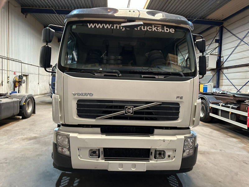 Volvo FE 300 6x2 + crane (20m!) PALFINGER PK18002 E 6x - LIFT / STEERING AXLE - MANUAL - EURO 5 - Camion grue: photos 2 Volvo FE 300 6x2 + crane (20m!) PALFINGER PK18002 E 6x - LIFT / STEERING AXLE - MANUAL - EURO 5 - Camion grue: photos 2