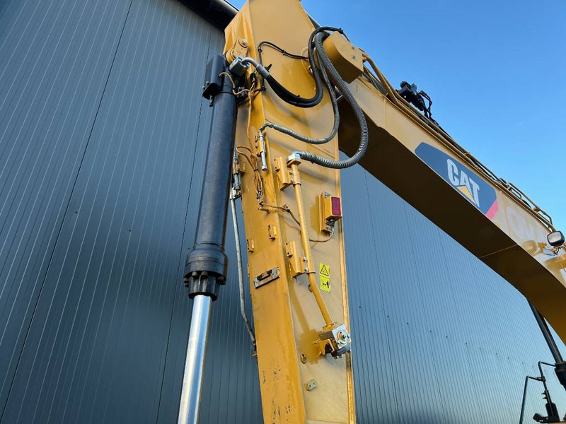 Pelle sur chenille Cat 323F L: photos 12