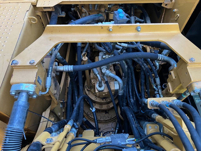 Pelle sur chenille Cat 323F L: photos 16