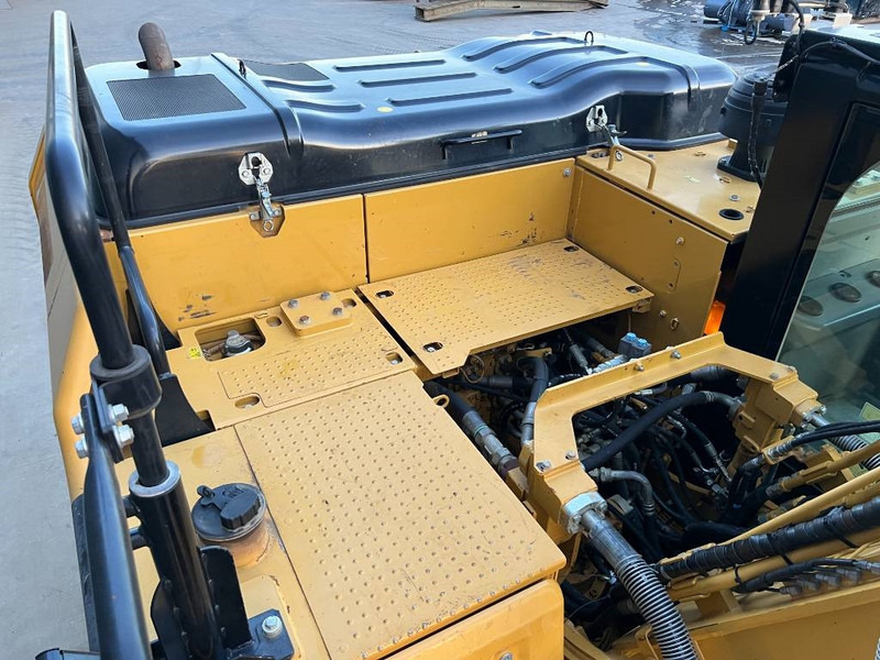 Pelle sur chenille Cat 323F L: photos 15