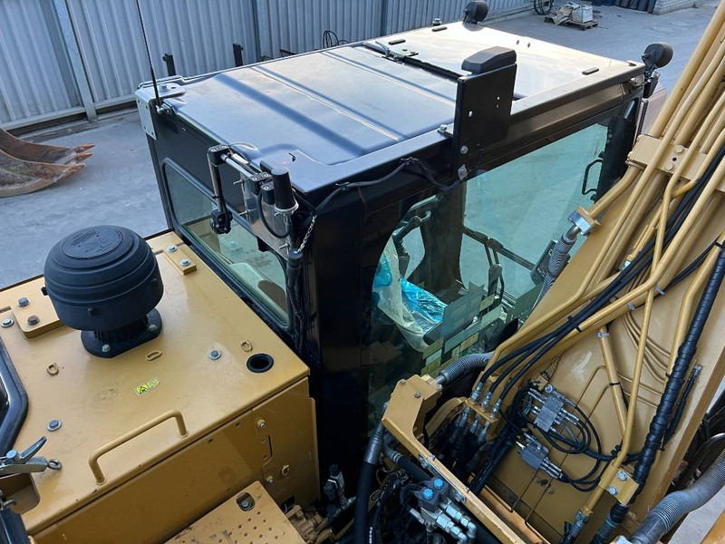 Pelle sur chenille Cat 323F L: photos 17