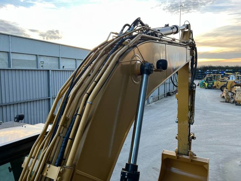 Pelle sur chenille Cat 323F L: photos 18