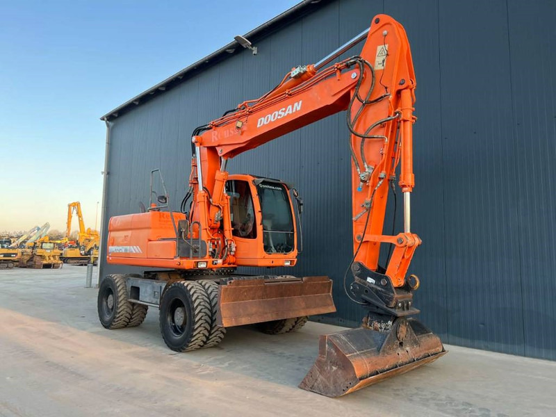 Doosan DX170W - Pelle sur pneus: photos 2 Doosan DX170W - Pelle sur pneus: photos 2