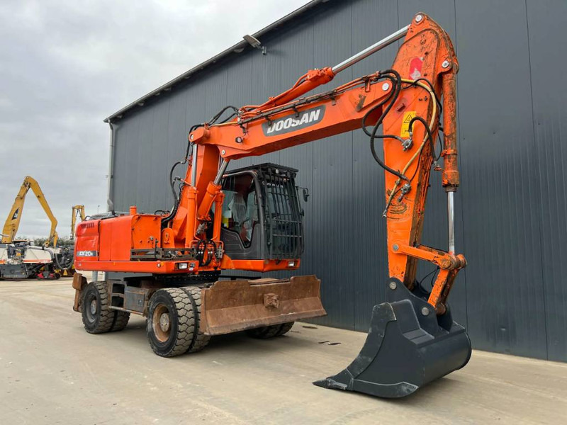Doosan DX210W - Pelle sur pneus: photos 3 Doosan DX210W - Pelle sur pneus: photos 3