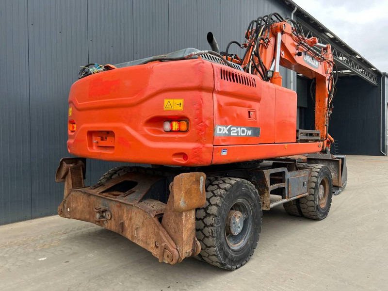 Doosan DX210W - Pelle sur pneus: photos 4 Doosan DX210W - Pelle sur pneus: photos 4