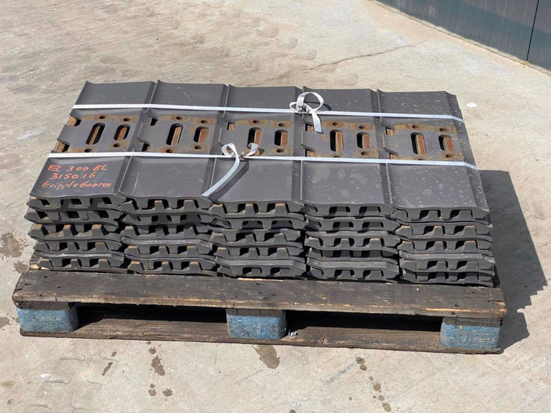 JCB JS240 / JS260 / JS300 Shoes/Pads - Frame/ Châssis pour Engins de chantier: photos 4 JCB JS240 / JS260 / JS300 Shoes/Pads - Frame/ Châssis pour Engins de chantier: photos 4