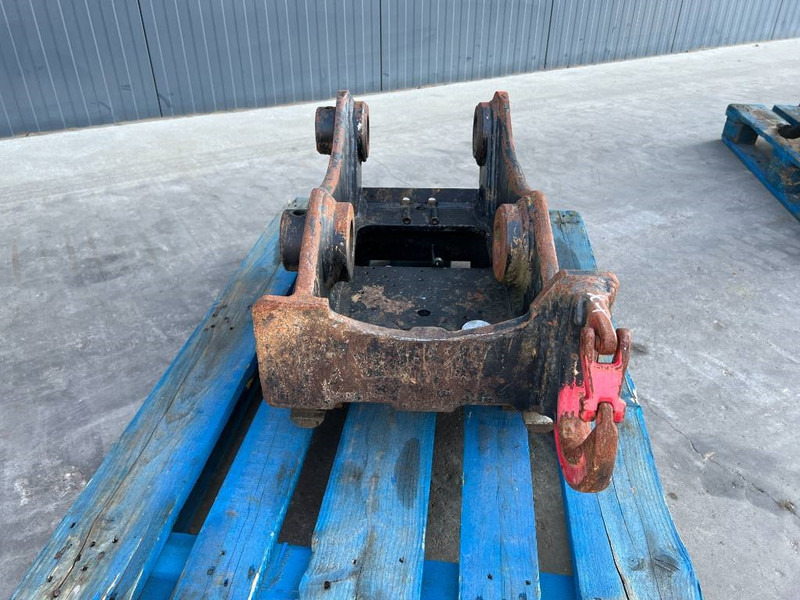 OilQuick OQ65 - 311F / 313F / 315F - Attache rapide pour Engins de chantier: photos 2 OilQuick OQ65 - 311F / 313F / 315F - Attache rapide pour Engins de chantier: photos 2