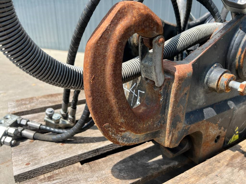 Attache rapide pour Engins de chantier OilQuick OQ65 - M314F / M316F / M318F: photos 12 Attache rapide pour Engins de chantier OilQuick OQ65 - M314F / M316F / M318F: photos 12