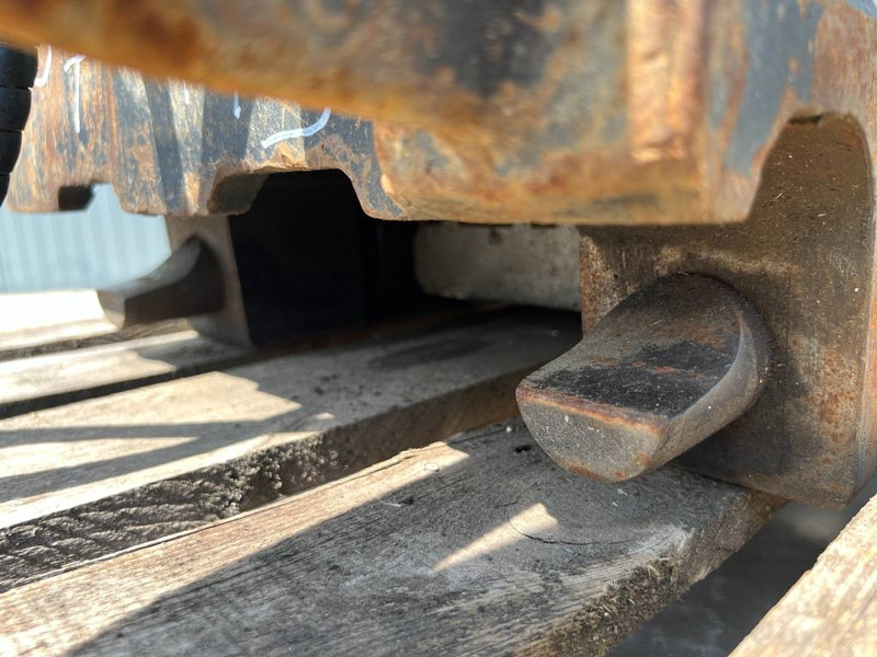 Attache rapide pour Engins de chantier OilQuick OQ65 - M314F / M316F / M318F: photos 13 Attache rapide pour Engins de chantier OilQuick OQ65 - M314F / M316F / M318F: photos 13