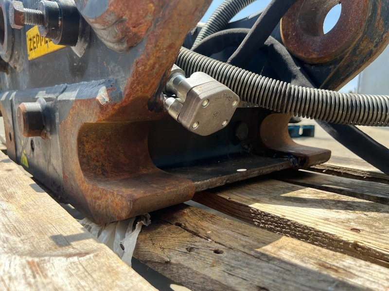 Attache rapide pour Engins de chantier OilQuick OQ65 - M314F / M316F / M318F: photos 11 Attache rapide pour Engins de chantier OilQuick OQ65 - M314F / M316F / M318F: photos 11