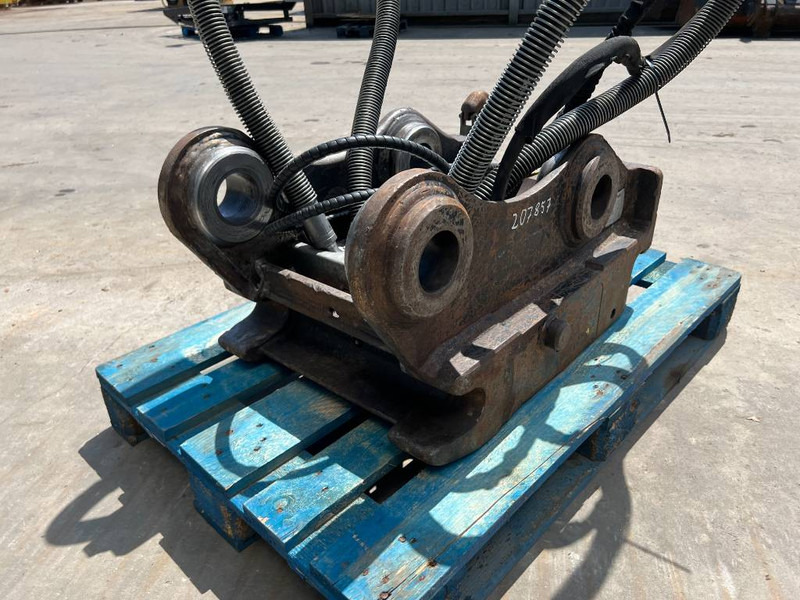 OilQuick OQ70/55 323E - Attache rapide pour Engins de chantier: photos 5 OilQuick OQ70/55 323E - Attache rapide pour Engins de chantier: photos 5