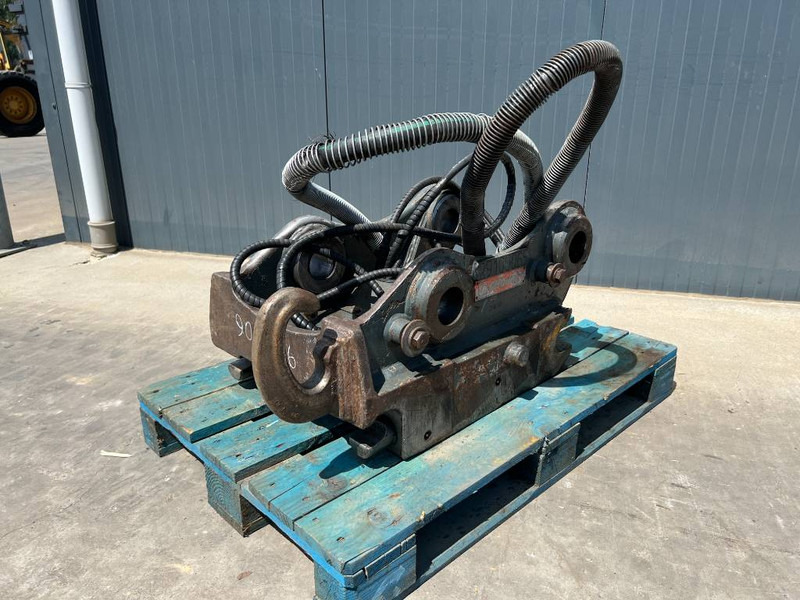 OilQuick OQ70/55 - 323E - Attache rapide pour Engins de chantier: photos 1 OilQuick OQ70/55 - 323E - Attache rapide pour Engins de chantier: photos 1