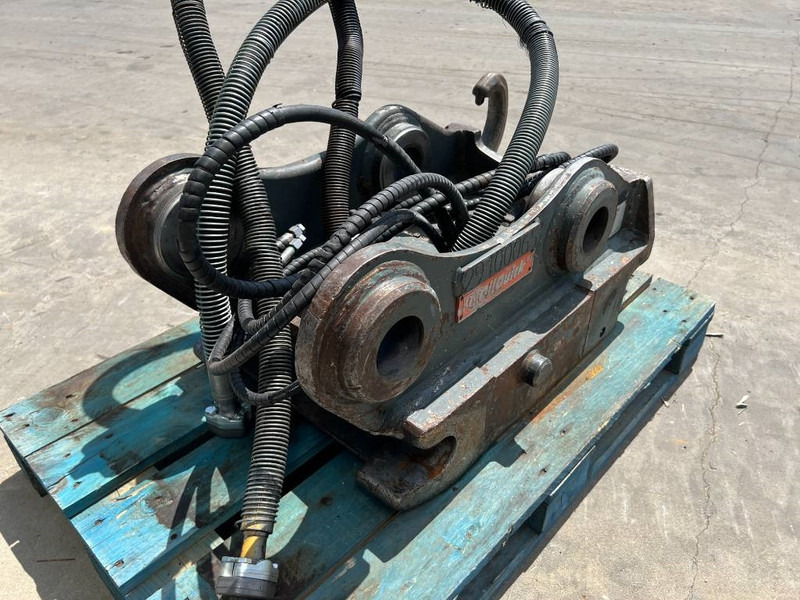 OilQuick OQ70/55 - 323E - Attache rapide pour Engins de chantier: photos 5 OilQuick OQ70/55 - 323E - Attache rapide pour Engins de chantier: photos 5