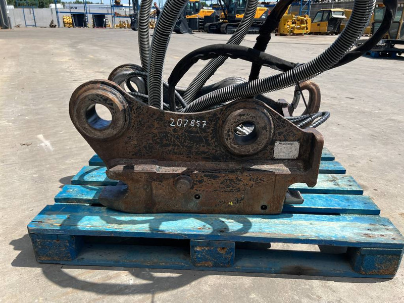 OilQuick OQ70/55 323E - Attache rapide pour Engins de chantier: photos 4 OilQuick OQ70/55 323E - Attache rapide pour Engins de chantier: photos 4