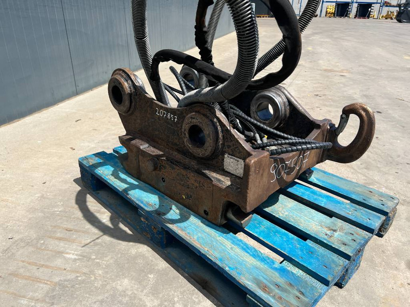 OilQuick OQ70/55 323E - Attache rapide pour Engins de chantier: photos 3 OilQuick OQ70/55 323E - Attache rapide pour Engins de chantier: photos 3