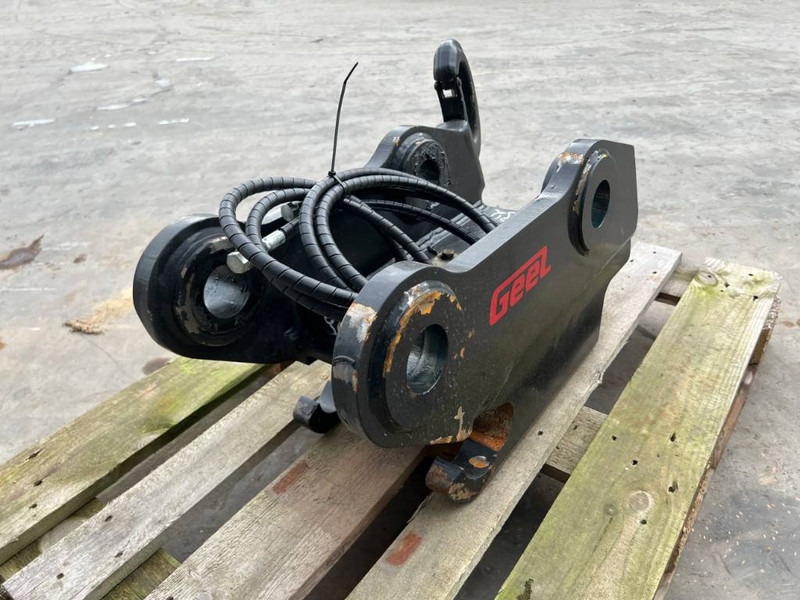 SMP 312D / 312E / 313F / 314D / 314F / 315F - Attache rapide pour Engins de chantier: photos 5 SMP 312D / 312E / 313F / 314D / 314F / 315F - Attache rapide pour Engins de chantier: photos 5