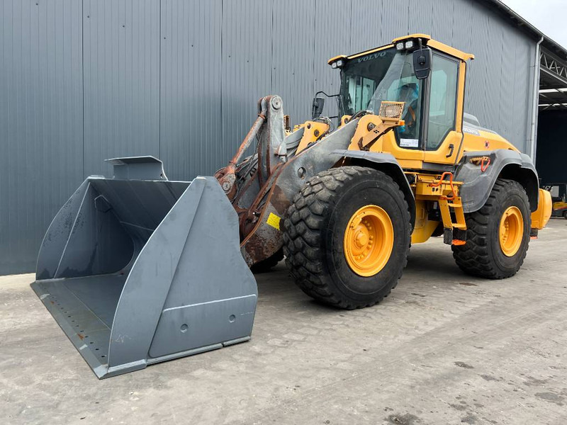Volvo L120H - 3rd Valve - Weight System - Chargeuse sur pneus: photos 1 Volvo L120H - 3rd Valve - Weight System - Chargeuse sur pneus: photos 1