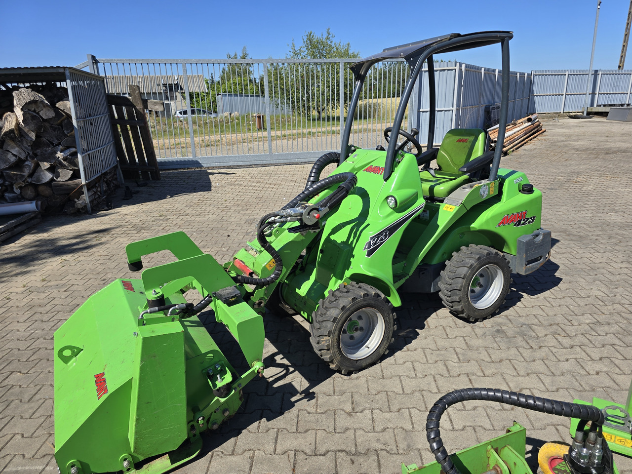 AVANT 423 - Mini chargeuse: photos 1 AVANT 423 - Mini chargeuse: photos 1