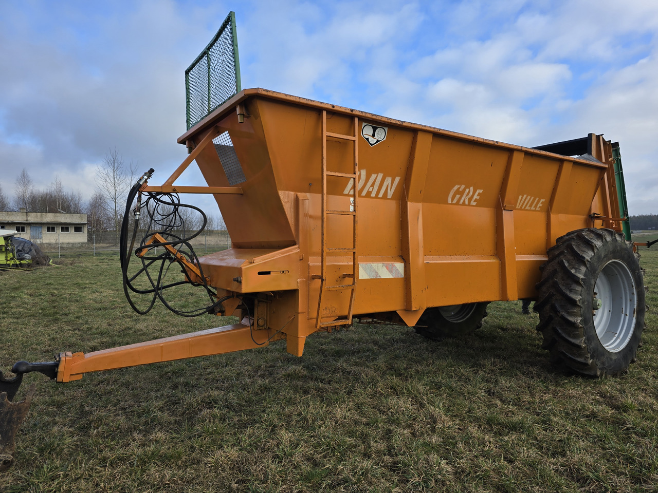 DANGREVILLE 14 - Epandeur à fumier: photos 1 DANGREVILLE 14 - Epandeur à fumier: photos 1