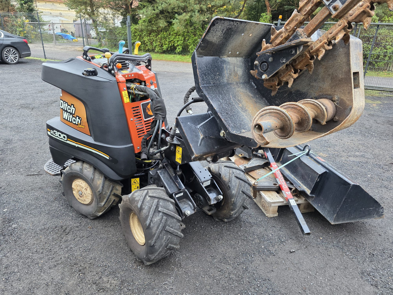 Ditch Witch R300 - Mini pelle: photos 5 Ditch Witch R300 - Mini pelle: photos 5