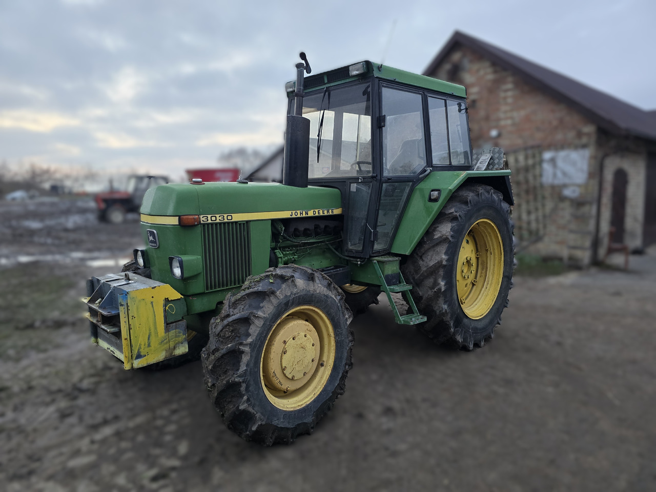 JOHN DEERE 3030E - Tracteur agricole: photos 3 JOHN DEERE 3030E - Tracteur agricole: photos 3