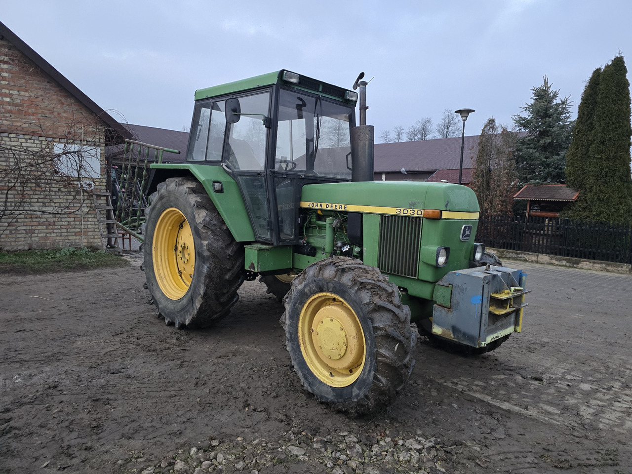 JOHN DEERE 3030E - Tracteur agricole: photos 1 JOHN DEERE 3030E - Tracteur agricole: photos 1