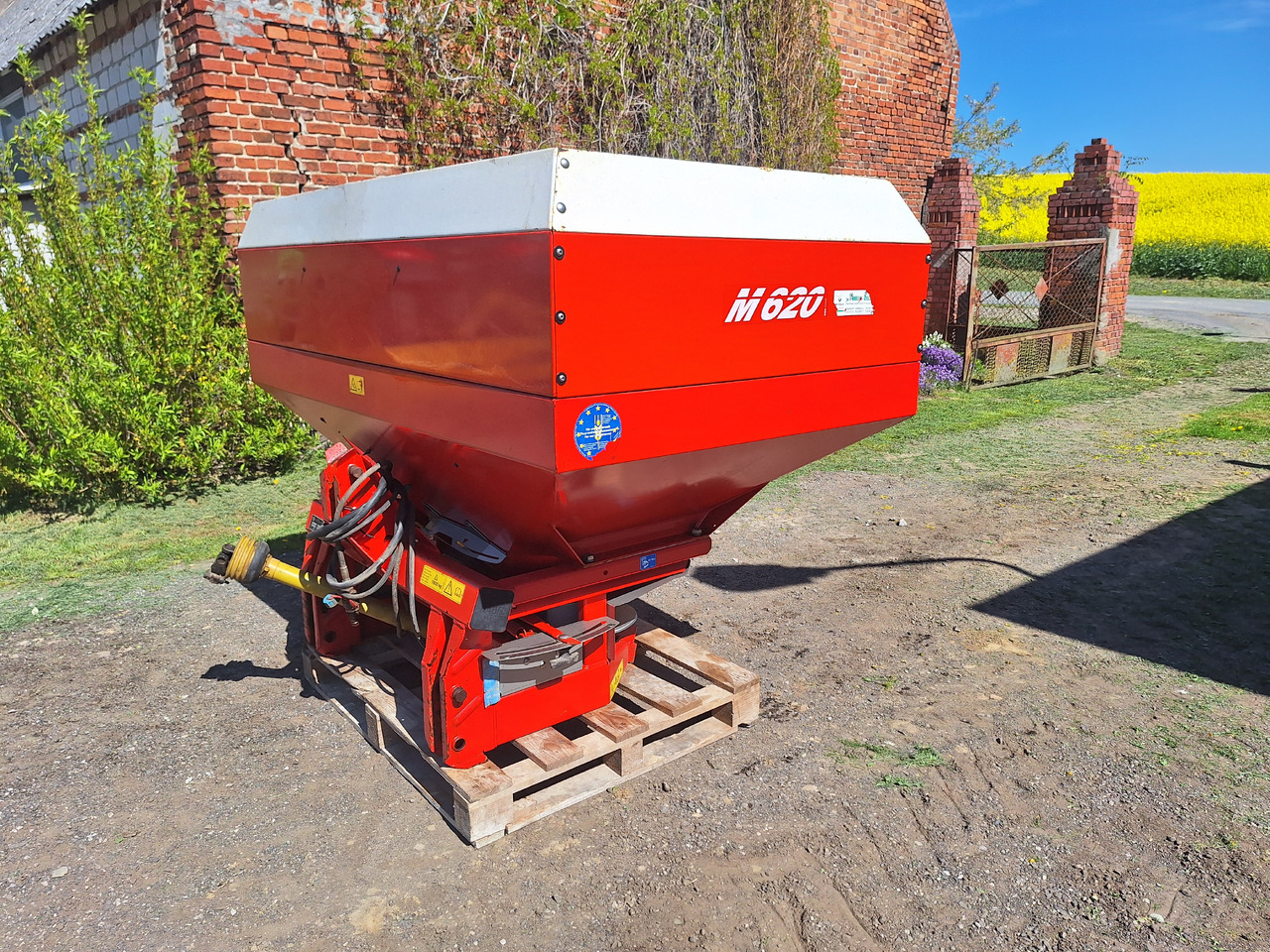 KUHN MDS935 - Distributeur d'engrais: photos 1 KUHN MDS935 - Distributeur d'engrais: photos 1