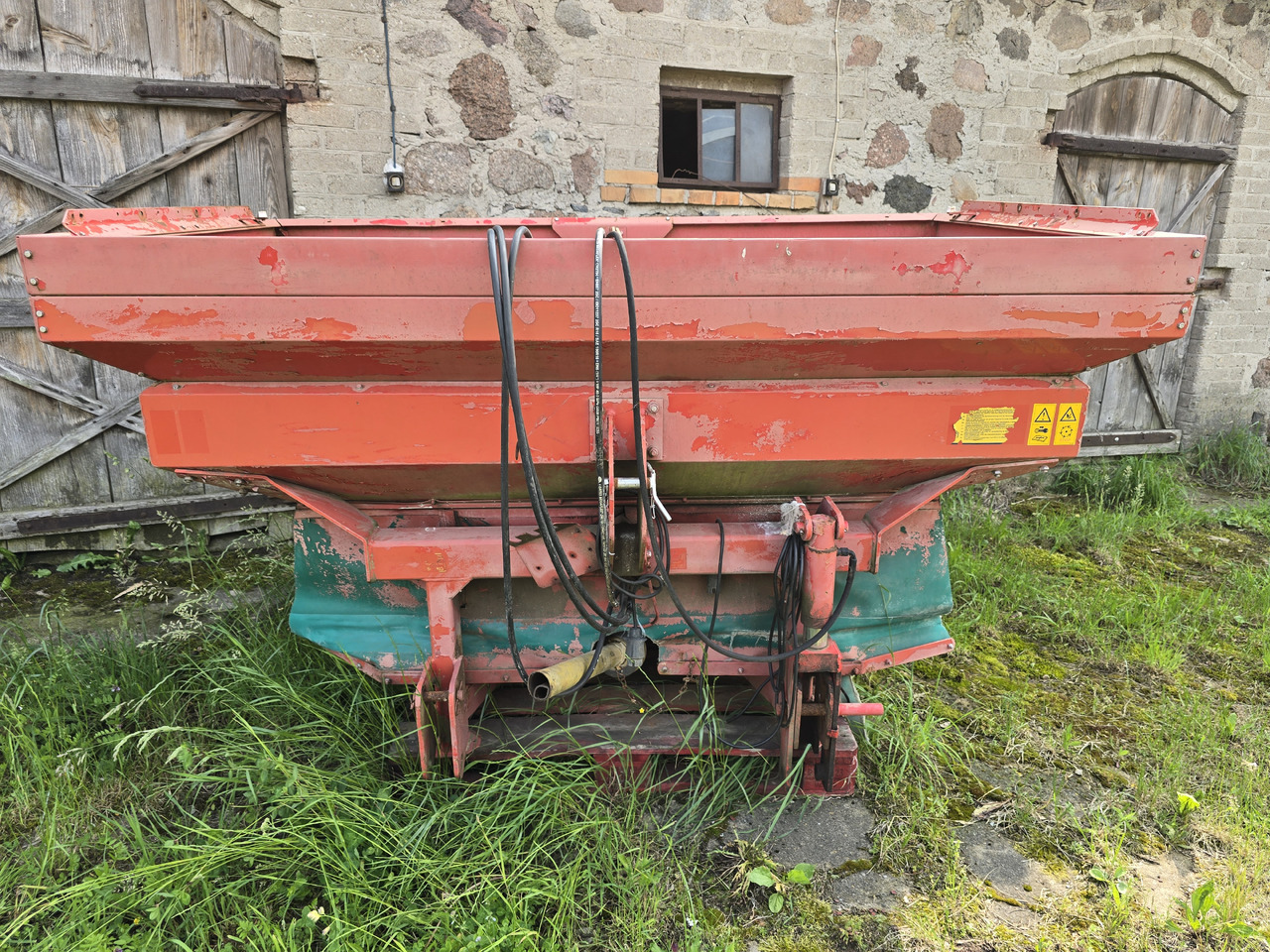 KVERNELAND DS-M 1500 L / 24 m - Distributeur d'engrais: photos 2 KVERNELAND DS-M 1500 L / 24 m - Distributeur d'engrais: photos 2