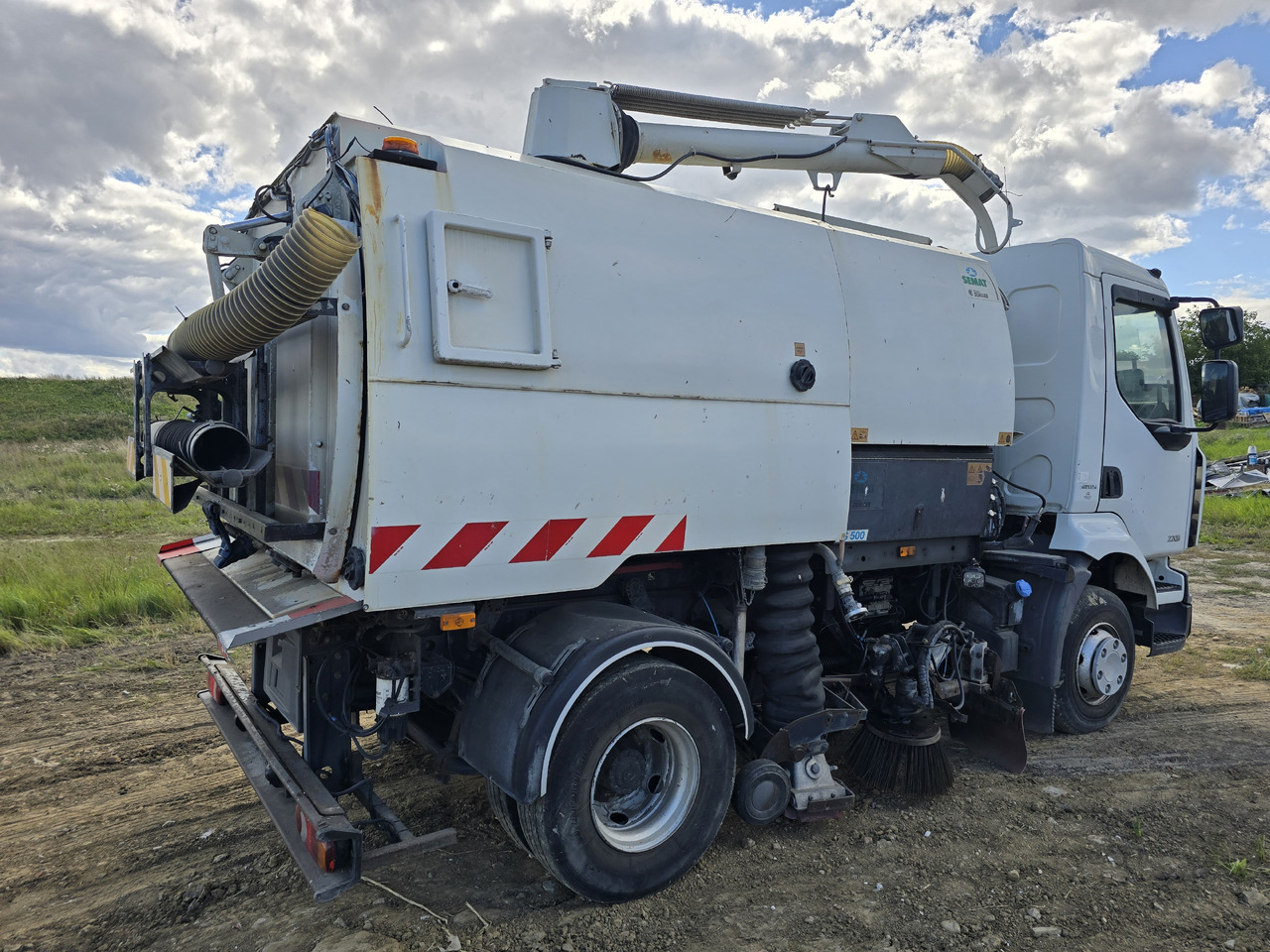 RENAULT Midlum - Balayeuse de voirie: photos 4 RENAULT Midlum - Balayeuse de voirie: photos 4