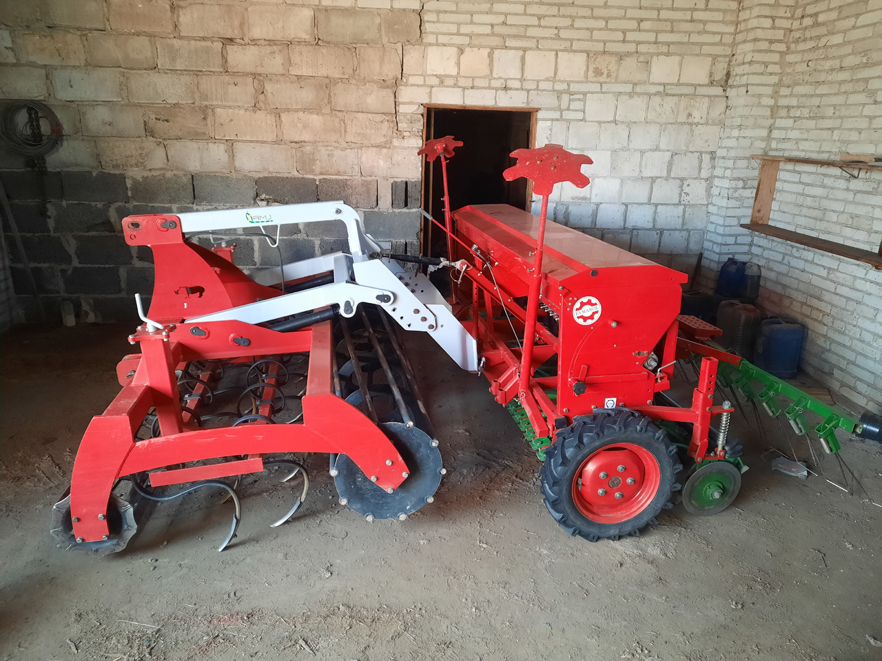 UNIA POZNANIAK 370/2.7L + ARAMIS 2,7R - Combiné de semis: photos 1 UNIA POZNANIAK 370/2.7L + ARAMIS 2,7R - Combiné de semis: photos 1