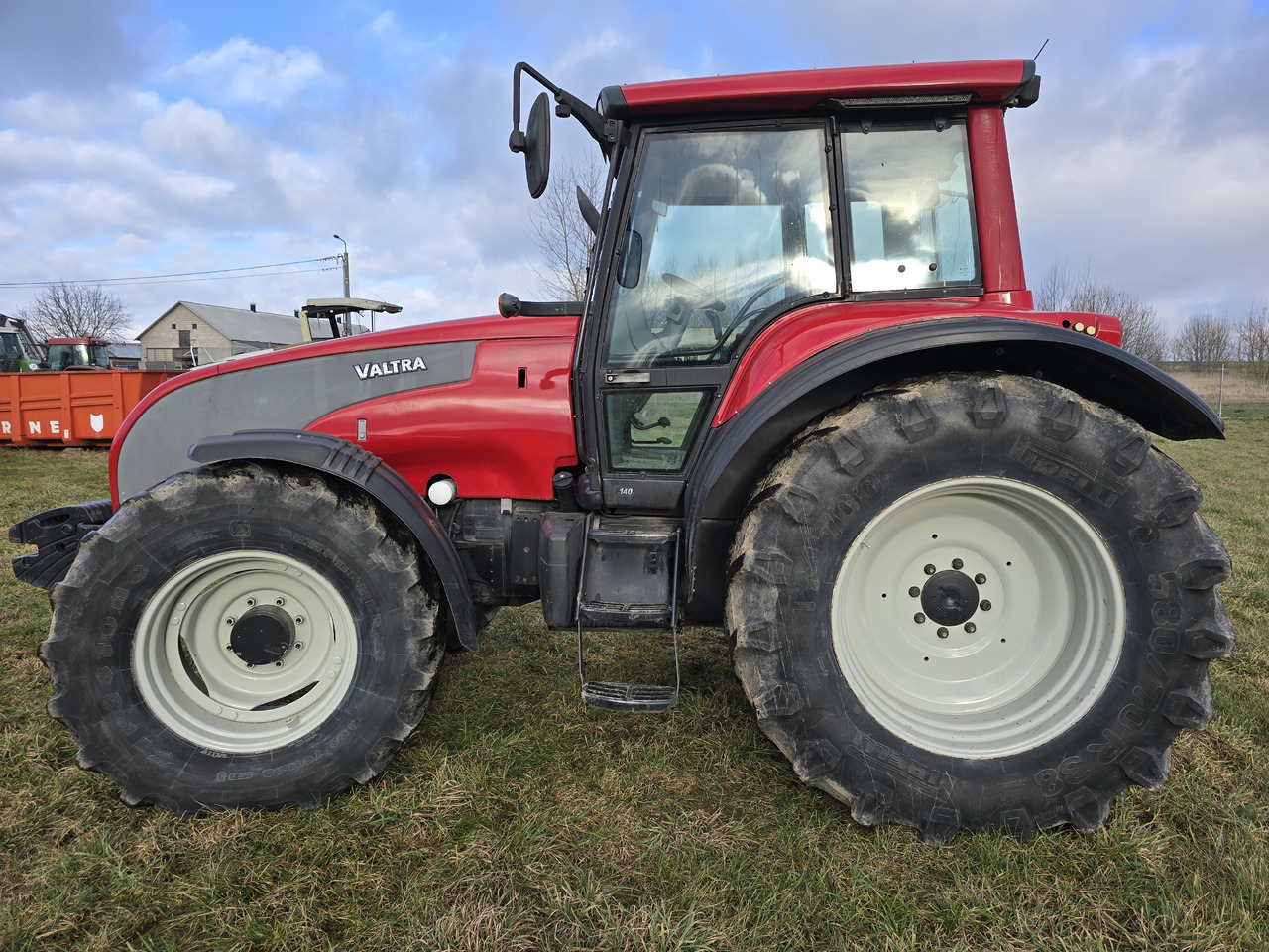 VALTRA T140 - Tracteur agricole: photos 1 VALTRA T140 - Tracteur agricole: photos 1