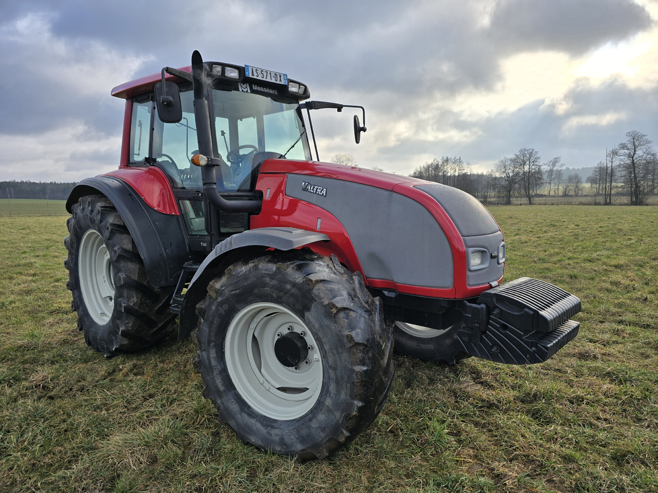 VALTRA T140 - Tracteur agricole: photos 2 VALTRA T140 - Tracteur agricole: photos 2
