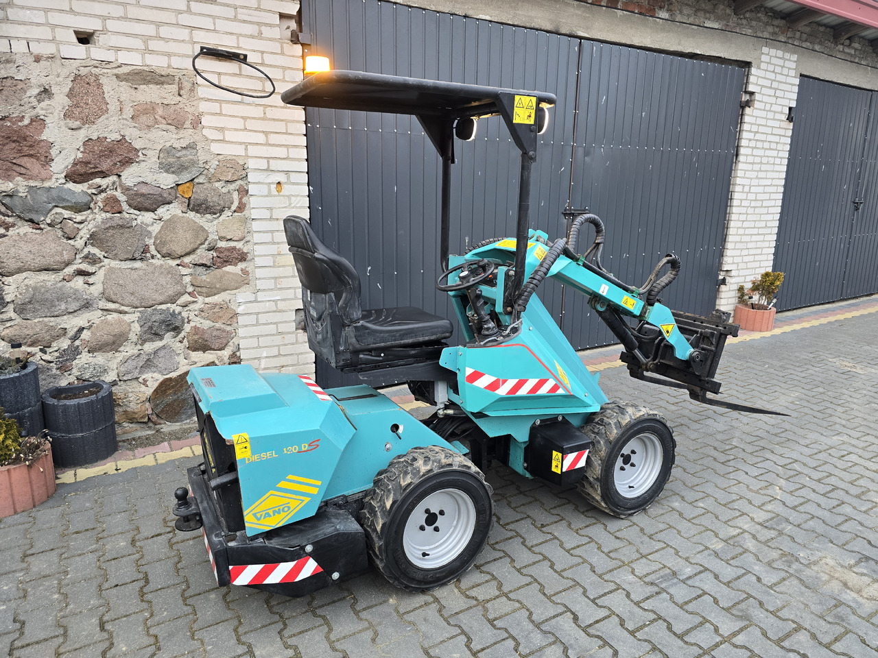 VANO DIESEL 120 DS - Mini chargeuse: photos 3 VANO DIESEL 120 DS - Mini chargeuse: photos 3