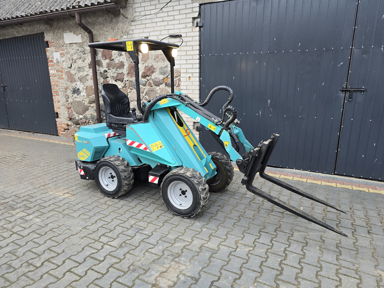 VANO DIESEL 120 DS - Mini chargeuse: photos 2 VANO DIESEL 120 DS - Mini chargeuse: photos 2