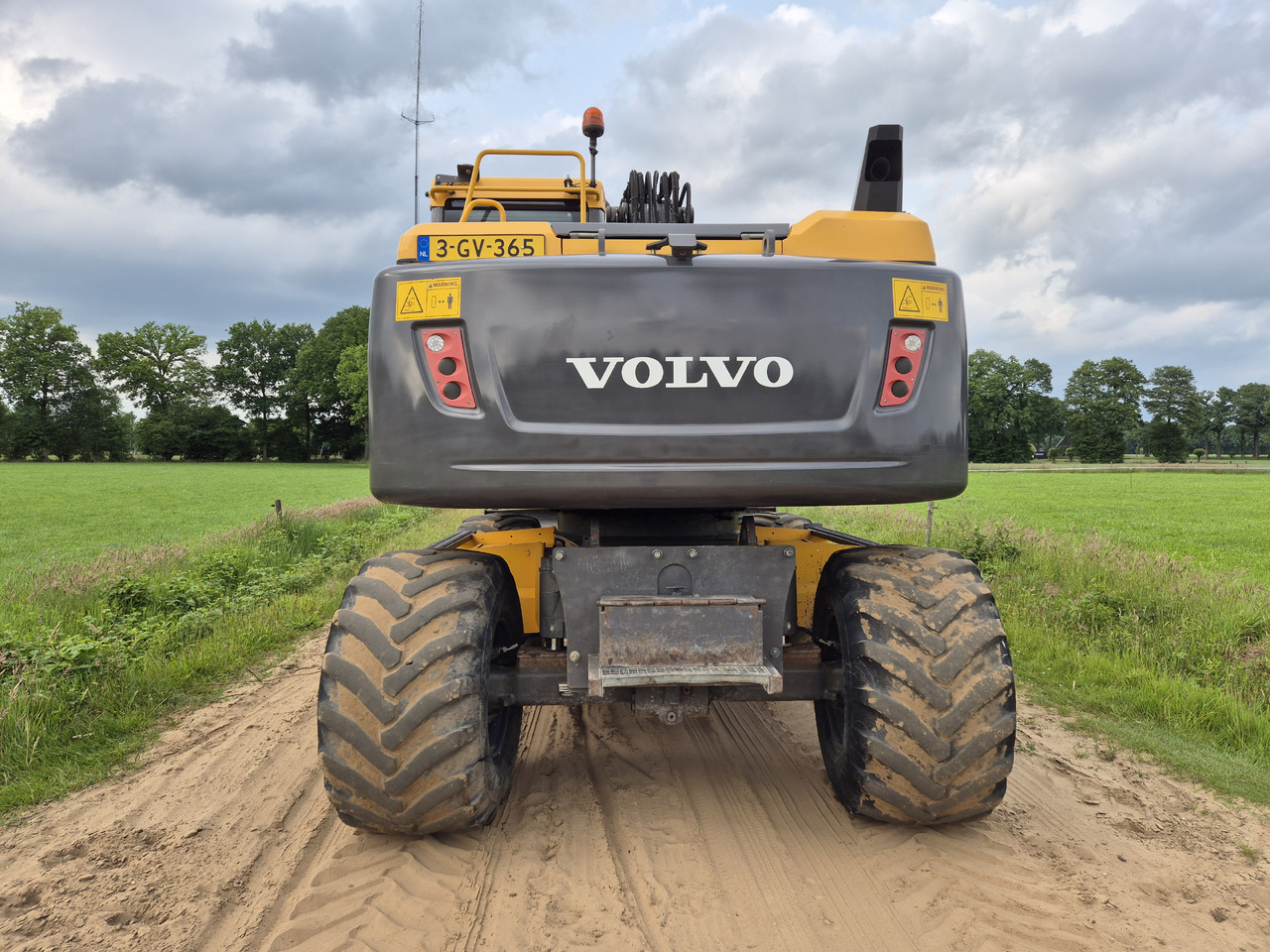 VOLVO EW 140 D - Pelle sur pneus: photos 4 VOLVO EW 140 D - Pelle sur pneus: photos 4