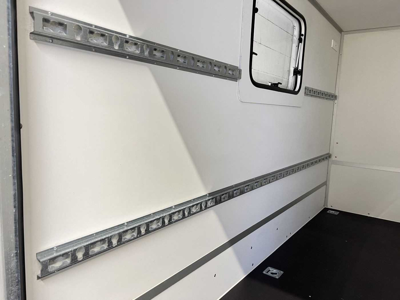 Remorque pour moto neuf BLYSS F2030HTD Rampe Tür 2 Fenster Kofferanhänger: photos 9