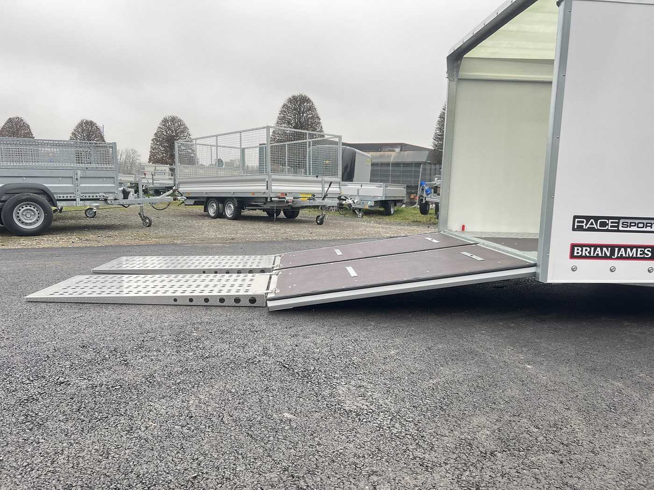 BRIAN_JAMES Race Sport Autotransporter geschlossen - Remorque porte-voitures: photos 3 BRIAN_JAMES Race Sport Autotransporter geschlossen - Remorque porte-voitures: photos 3