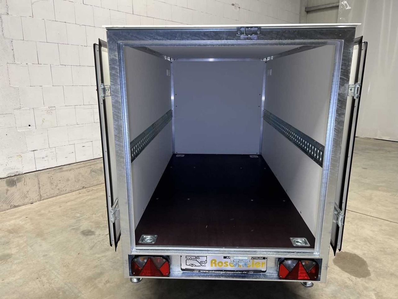 CHEVAL LIBERTE DEBON C220 Roadster Kofferanhänger - Remorque fourgon: photos 5 CHEVAL LIBERTE DEBON C220 Roadster Kofferanhänger - Remorque fourgon: photos 5