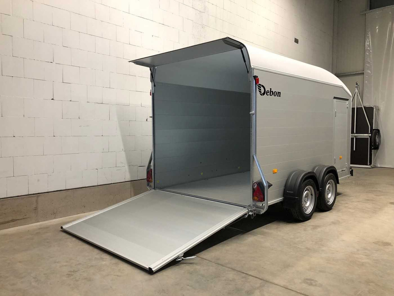 CHEVAL LIBERTE DEBON C700 Roadster Kofferanhänger - Remorque fourgon: photos 5 CHEVAL LIBERTE DEBON C700 Roadster Kofferanhänger - Remorque fourgon: photos 5
