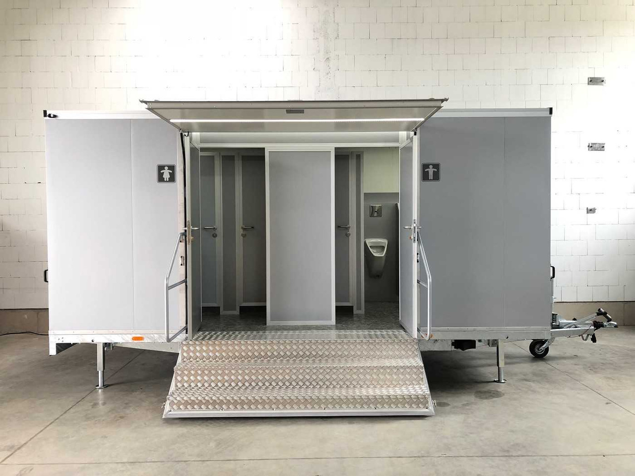 ROSEMEIER VE 3 Damen, 1 Herren, 4 Urinale Toilettenanhänger - Remorque: photos 1 ROSEMEIER VE 3 Damen, 1 Herren, 4 Urinale Toilettenanhänger - Remorque: photos 1