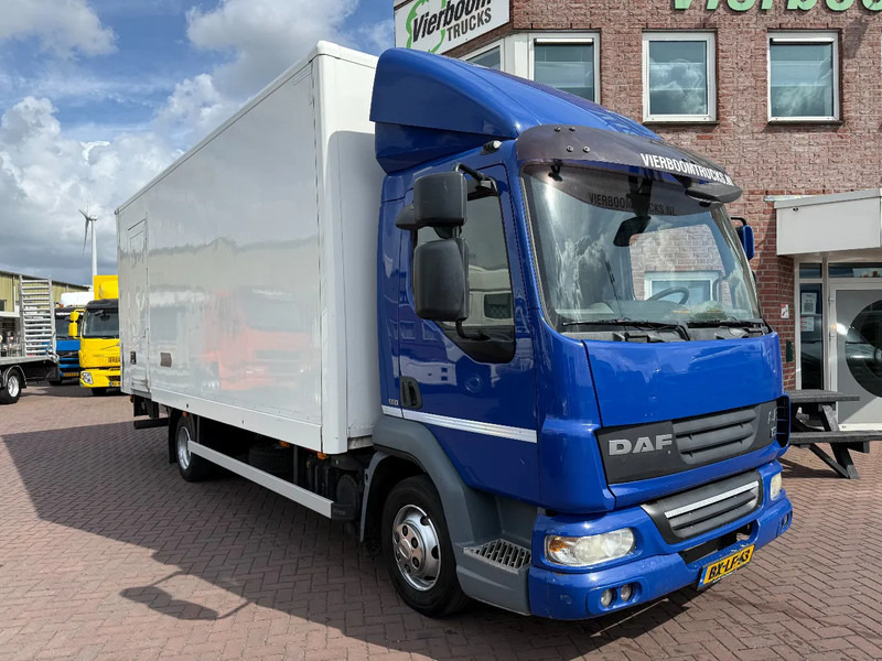 DAF LF 45.160 LF45-160 EEV Koffer mit Ladebordwand 8.300KG - Camion fourgon: photos 1 DAF LF 45.160 LF45-160 EEV Koffer mit Ladebordwand 8.300KG - Camion fourgon: photos 1