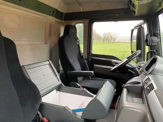 MAN TGS 18.320 TGS 18.320 BAKWAGEN MET LAADKLEP COMPLEET MET 2-ASSIGE AANHANGWAGEN - Camion fourgon: photos 5 MAN TGS 18.320 TGS 18.320 BAKWAGEN MET LAADKLEP COMPLEET MET 2-ASSIGE AANHANGWAGEN - Camion fourgon: photos 5