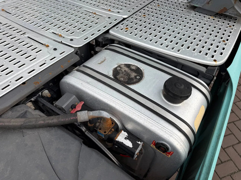 Tracteur routier DAF XF 106.460 XF460 4X2 Spacecab / 2 beds / Hydraulics / alcoa / full spoilers / ADR: photos 11 Tracteur routier DAF XF 106.460 XF460 4X2 Spacecab / 2 beds / Hydraulics / alcoa / full spoilers / ADR: photos 11