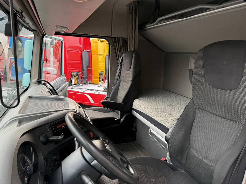 Tracteur routier DAF XF 106.460 XF460 4X2 Spacecab / 2 beds / Hydraulics / alcoa / full spoilers / ADR: photos 16 Tracteur routier DAF XF 106.460 XF460 4X2 Spacecab / 2 beds / Hydraulics / alcoa / full spoilers / ADR: photos 16