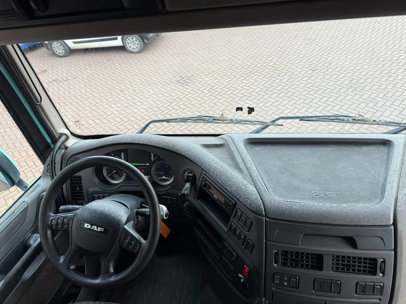 Tracteur routier DAF XF 106.460 XF460 4X2 Spacecab / 2 beds / Hydraulics / alcoa / full spoilers / ADR: photos 14 Tracteur routier DAF XF 106.460 XF460 4X2 Spacecab / 2 beds / Hydraulics / alcoa / full spoilers / ADR: photos 14